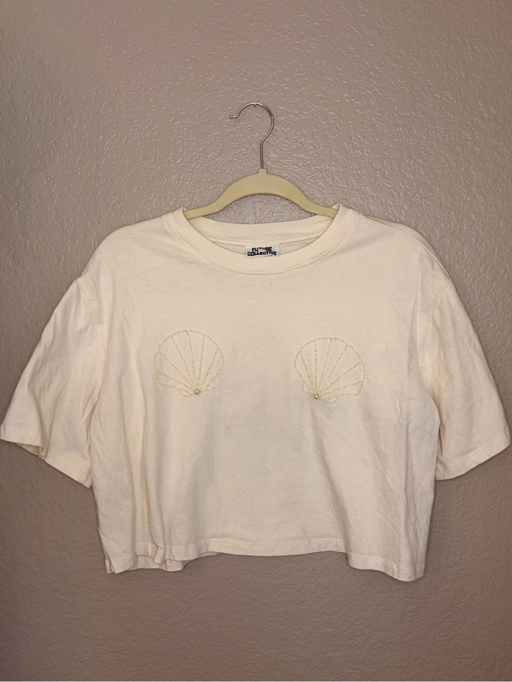 Cream beaded shell cropped top 🤍🐚